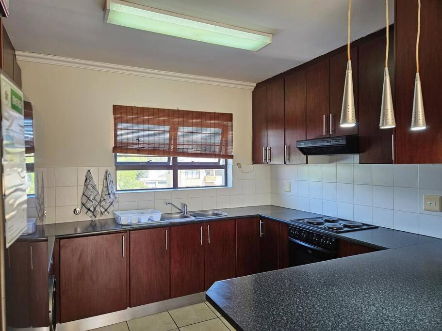 Strand Beach Apartment เคปทาวน์ ภายนอก รูปภาพ